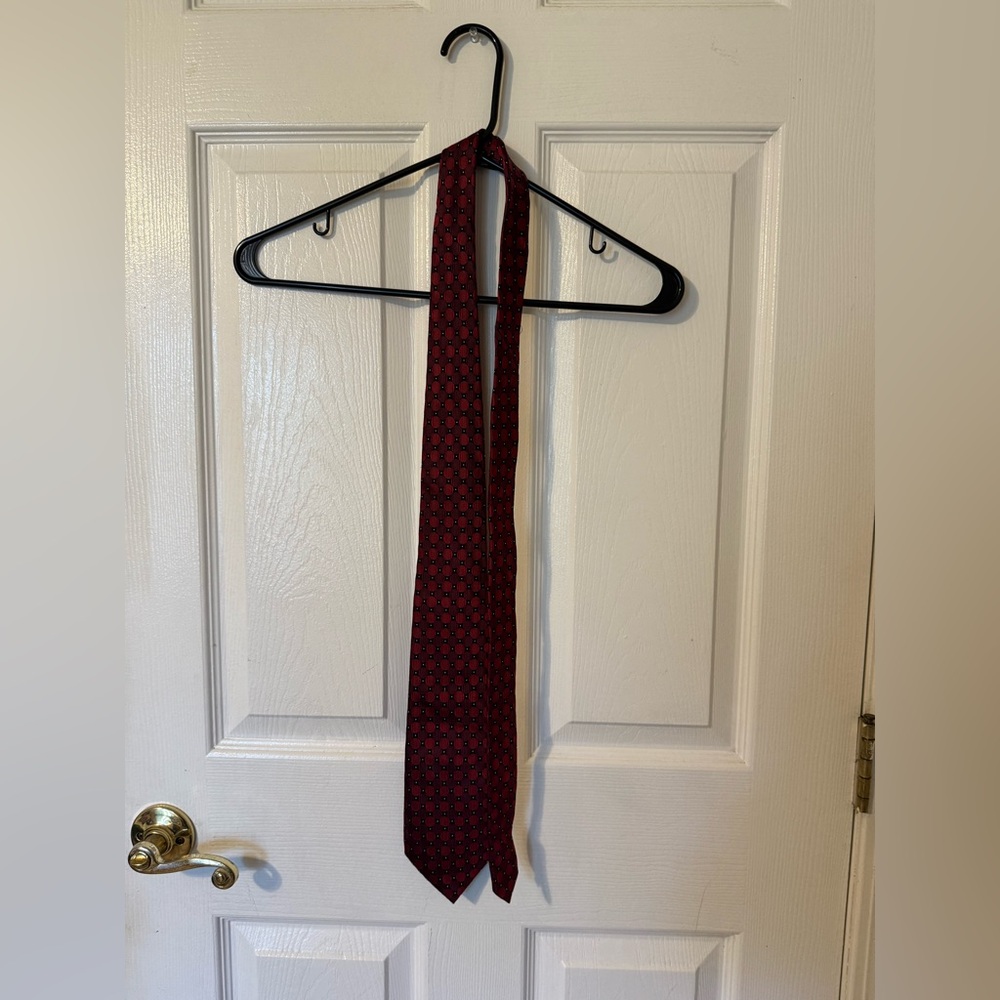 CROFT AND BARROW Elegant Red Patterned Men's Tie